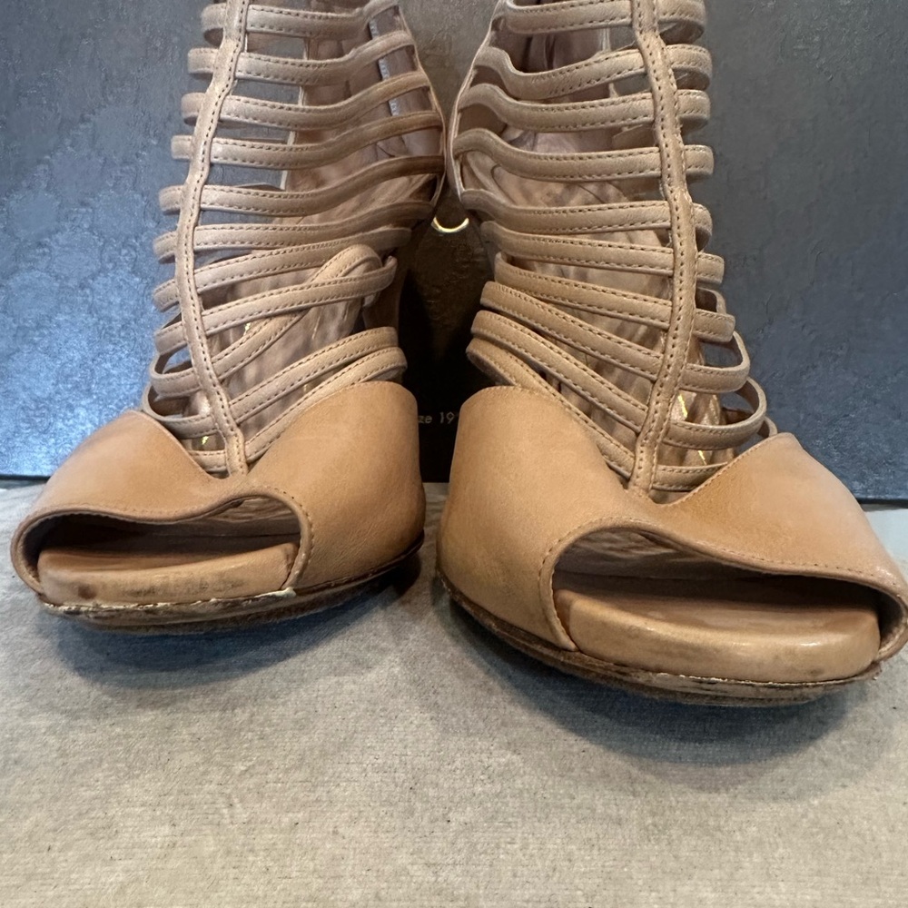 Gucci Heels - Picture 3 of 11